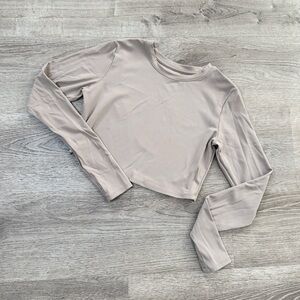 •RITA ORA• LONG SLEEVE CROP TOP